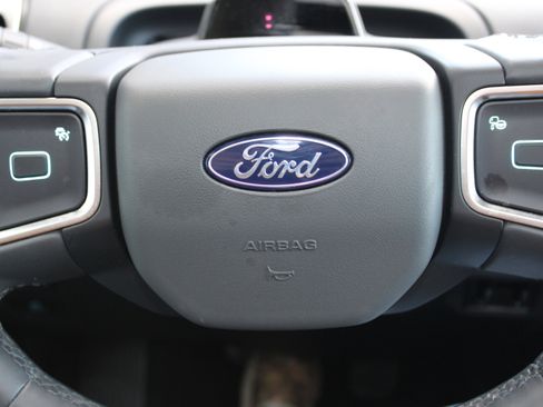 Used 2025 Ford Expedition Active image 17