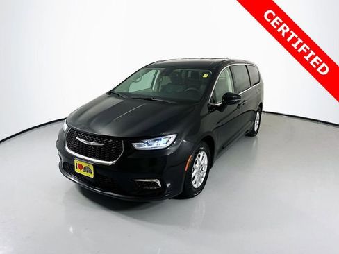Used 2024 Chrysler Pacifica Touring-L image 5