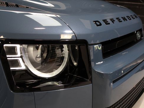 Used 2025 Land Rover Defender 110 X-Dynamic SE AWD/4WD image 8