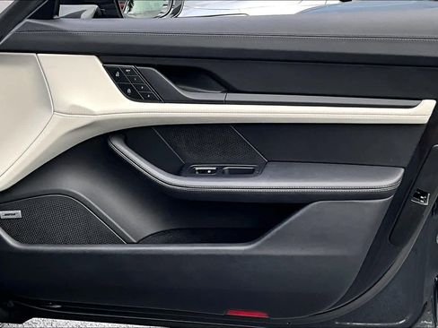 Used 2022 Porsche Taycan 4 Cross Turismo image 23