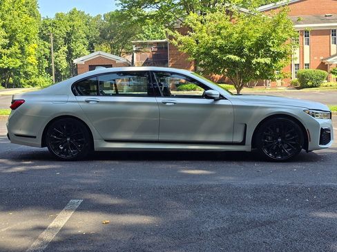 Used 2022 BMW 740i xDrive w/ M Sport Package image 7