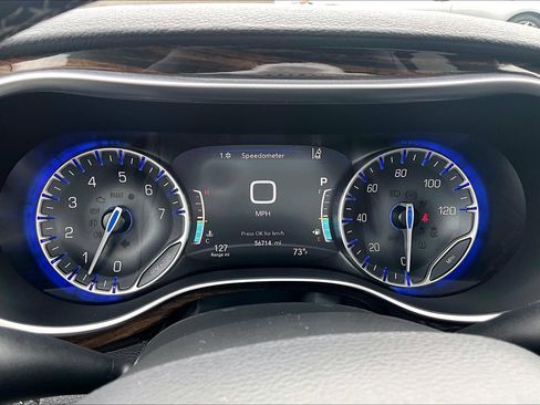 Used 2023 Chrysler Pacifica Limited FWD image 20