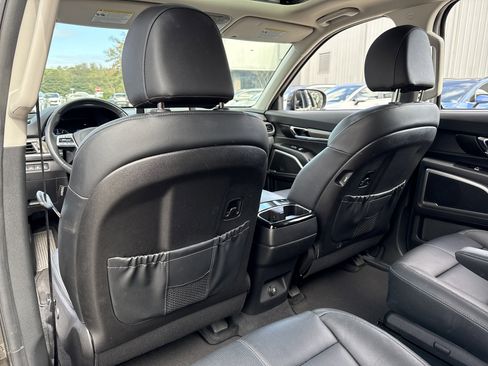 Used 2022 Kia Telluride EX w/ EX Premium Package image 16