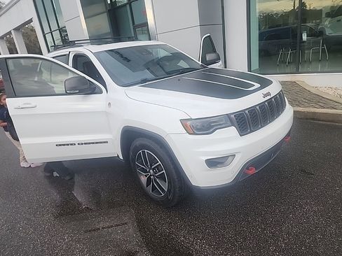 Used 2017 Jeep Grand Cherokee Trailhawk w/ Trailhawk Luxury Group image 10