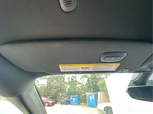 Used 2025 Chrysler Pacifica Select image 39