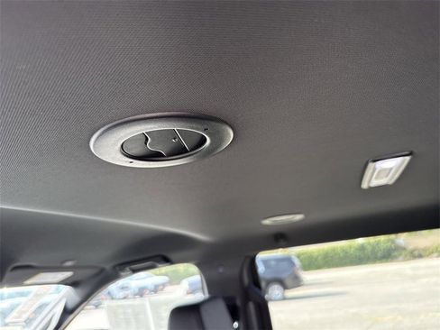 Used 2024 Chevrolet Suburban LT image 19