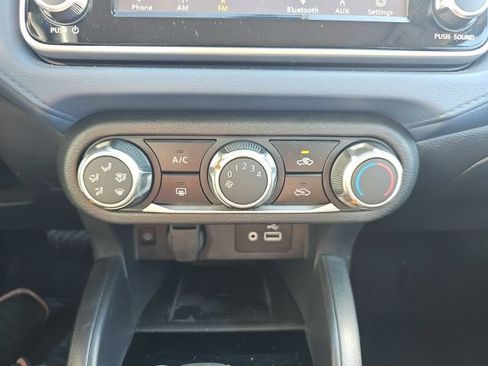 Used 2025 Nissan Versa SV FWD image 38