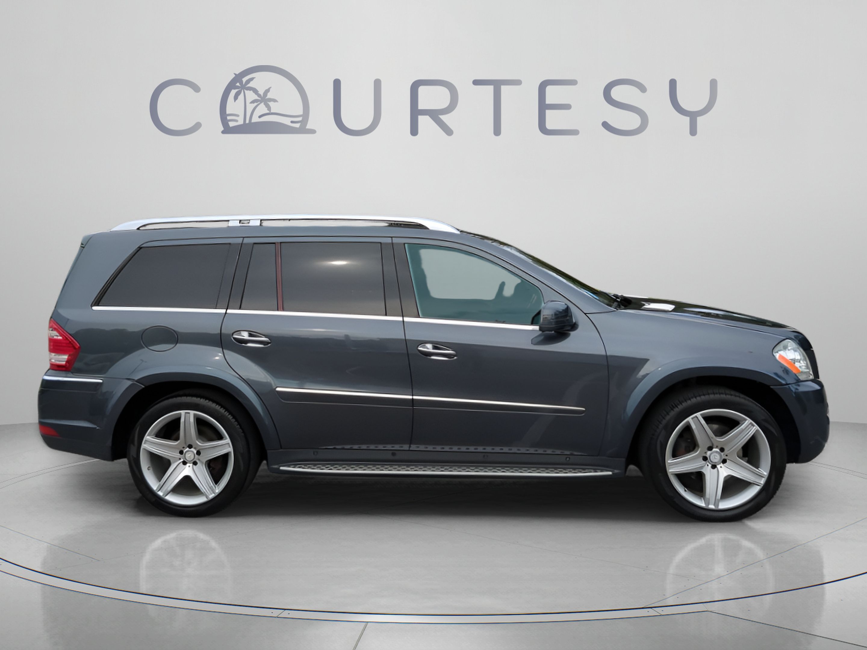 Used 2011 Mercedes-Benz GL 550 4MATIC image 7