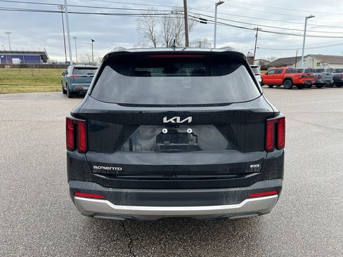Certified 2024 Kia Sorento S image 6