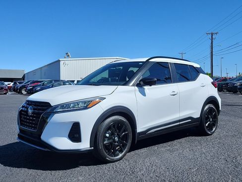 Used 2024 Nissan Kicks SR w/ SR Premium Package FWD image 1