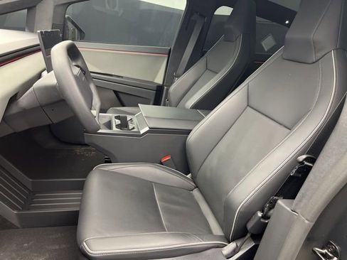 Used 2025 Tesla Cybertruck AWD Crew Cab image 9