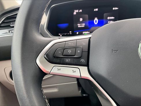 Used 2022 Volkswagen Tiguan SE image 22