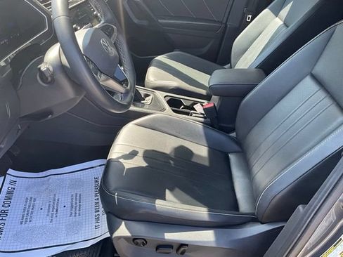 Used 2024 Volkswagen Tiguan SE FWD image 6