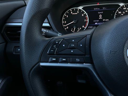 Used 2025 Nissan Altima 2.5 SV image 32