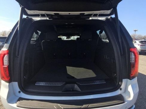 Used 2025 GMC Yukon XL Denali image 3