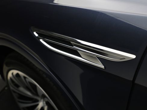 New 2025 Bentley Bentayga Extended Wheelbase image 15