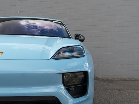 Certified 2025 Porsche Macan Electric image 11