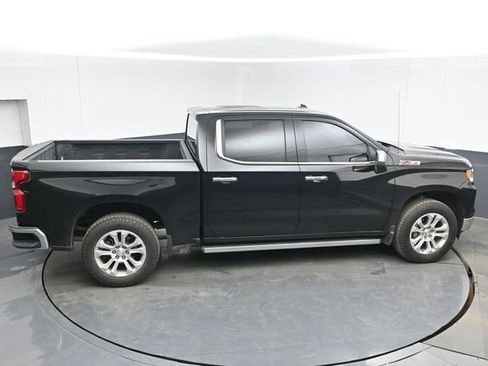 Used 2022 Chevrolet Silverado 1500 LTZ AWD/4WD image 40