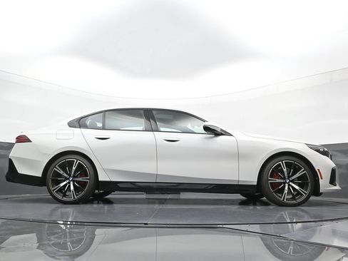 New 2027 BMW 530i xDrive w/ M Sport Package AWD/4WD image 28