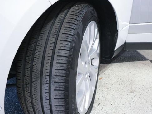 Used 2018 Land Rover Range Rover HSE image 10