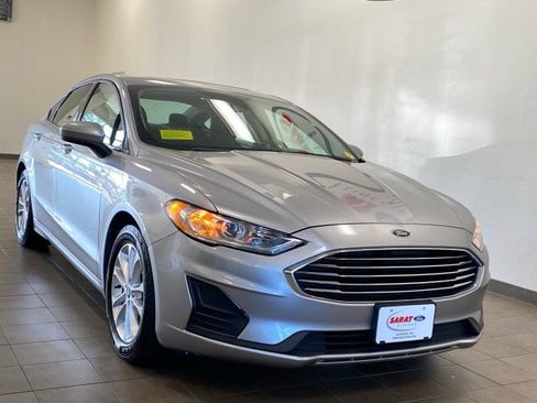 Certified 2020 Ford Fusion SE image 2