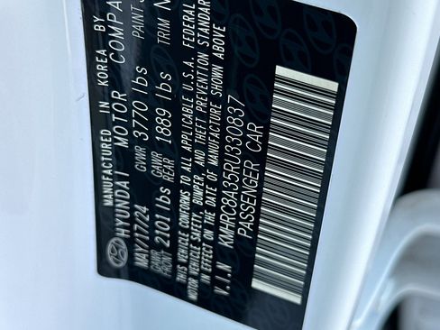 Certified 2024 Hyundai Venue Limited image 29