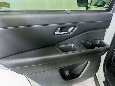 Used 2023 Nissan Pathfinder SL w/ Black Appearance Package FWD image 26