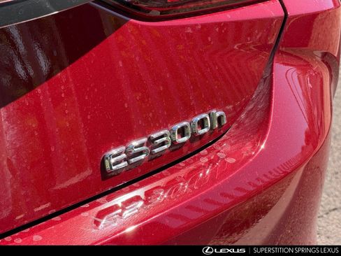 Used 2025 Lexus ES 300h w/ Premium Package image 8