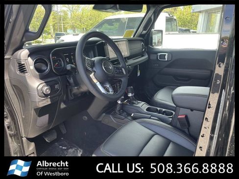New 2026 Jeep Wrangler Unlimited Sahara AWD/4WD image 9