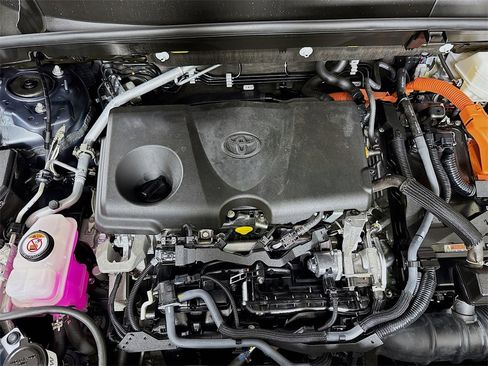 Used 2022 Toyota Venza LE image 29