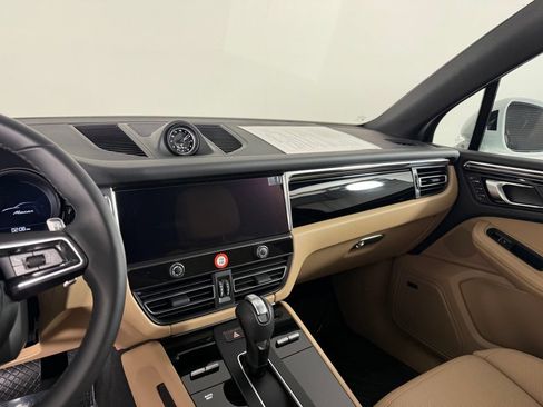 Certified 2026 Porsche Macan AWD/4WD image 23