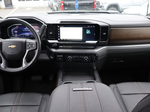 Used 2024 Chevrolet Silverado 3500 High Country w/ Technology Package image 19