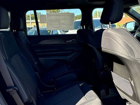 New 2025 Jeep Grand Cherokee L Laredo image 23