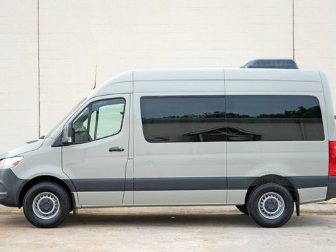 Used 2022 Mercedes-Benz Sprinter 2500 image 42