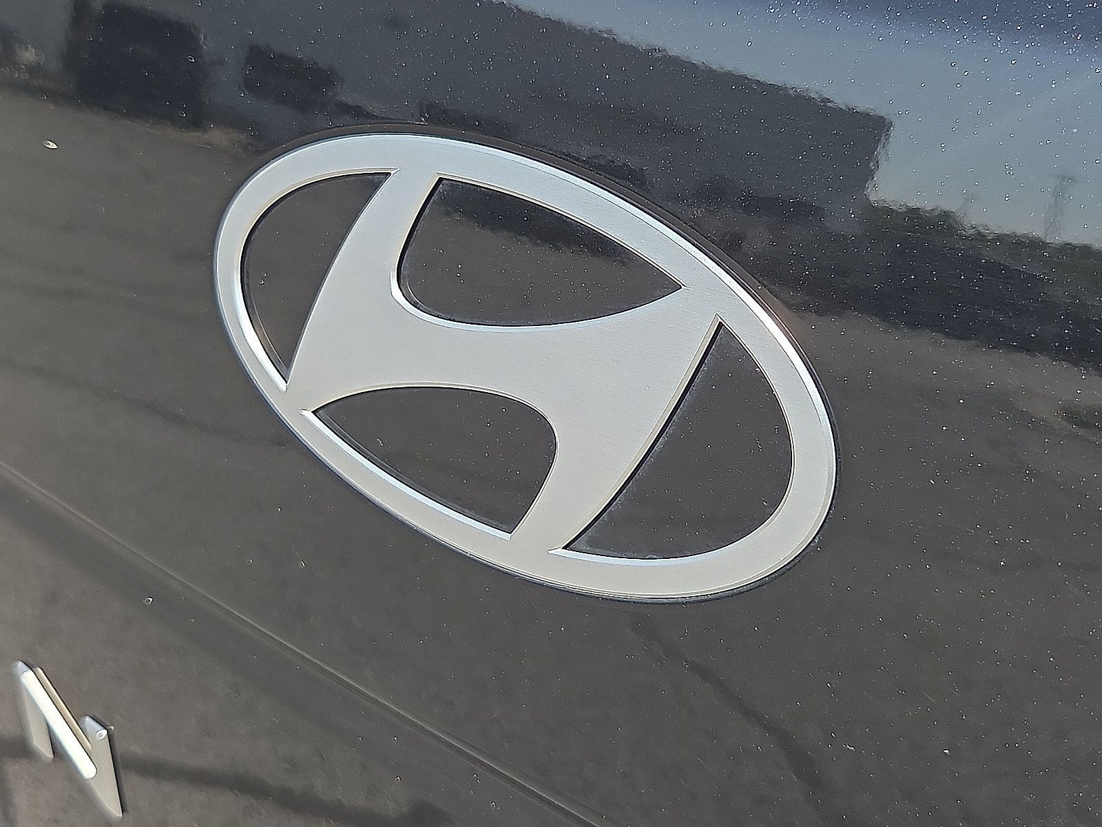 Used 2025 Hyundai Santa Fe SE FWD image 16