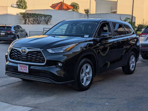 Used 2024 Toyota Highlander LE image 12