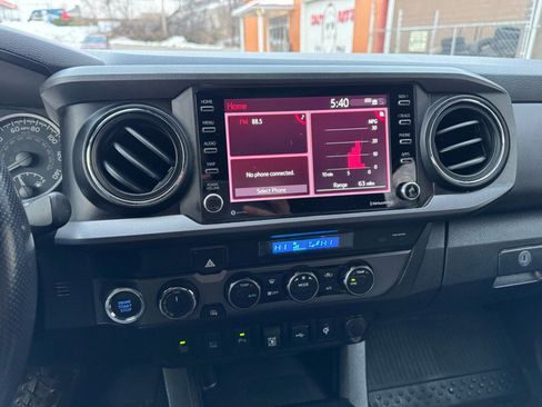 Used 2021 Toyota Tacoma TRD Off-Road w/ Technology Package image 15