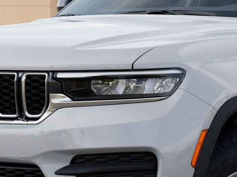New 2025 Jeep Grand Cherokee Laredo X w/ Luxury Tech Group I AWD/4WD image 12