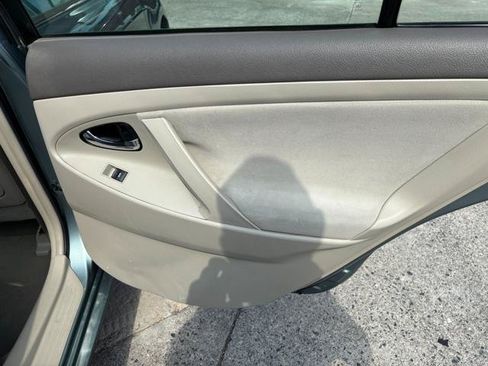 Used 2011 Toyota Camry LE FWD image 19