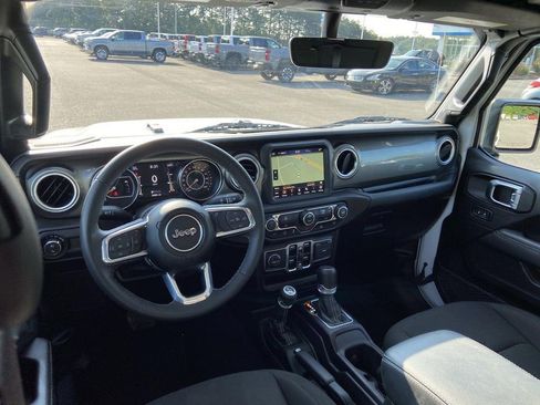Used 2023 Jeep Gladiator Overland image 21