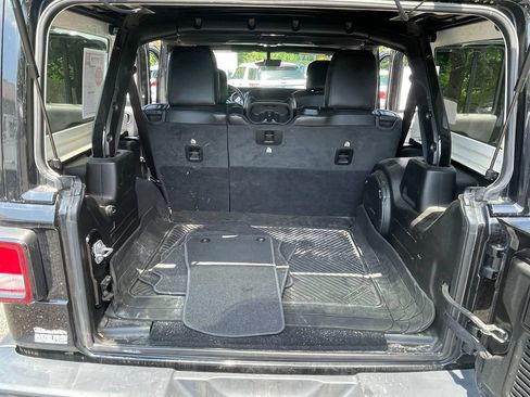 Used 2020 Jeep Wrangler Unlimited Sahara AWD/4WD image 26