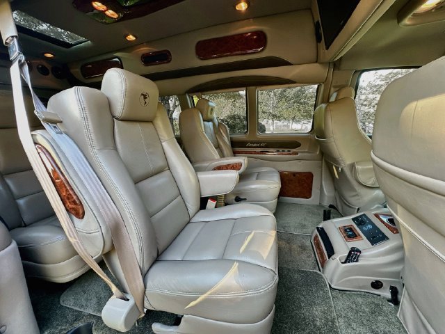 Used 2017 GMC Savana 2500 Extended RWD image 33