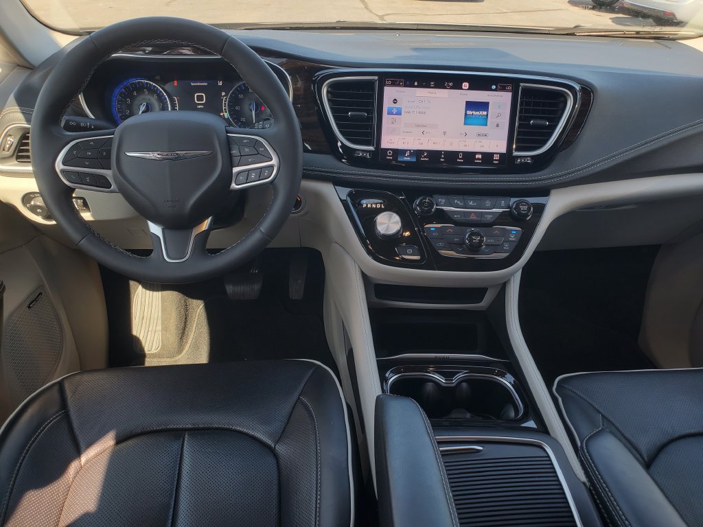 Used 2022 Chrysler Pacifica Limited AWD/4WD image 26