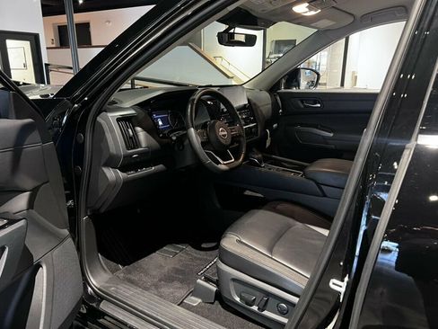 Used 2025 Nissan Pathfinder SL w/ Cargo Package FWD image 15