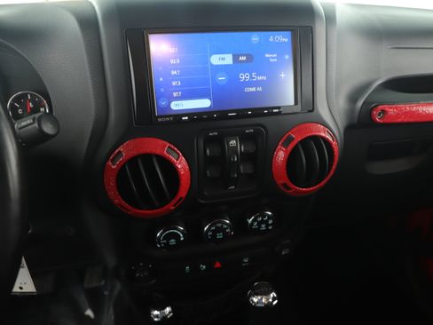 Used 2012 Jeep Wrangler Unlimited Sahara w/ Connectivity Group image 12