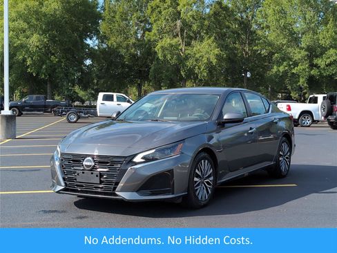 Used 2023 Nissan Altima 2.5 SV FWD image 1