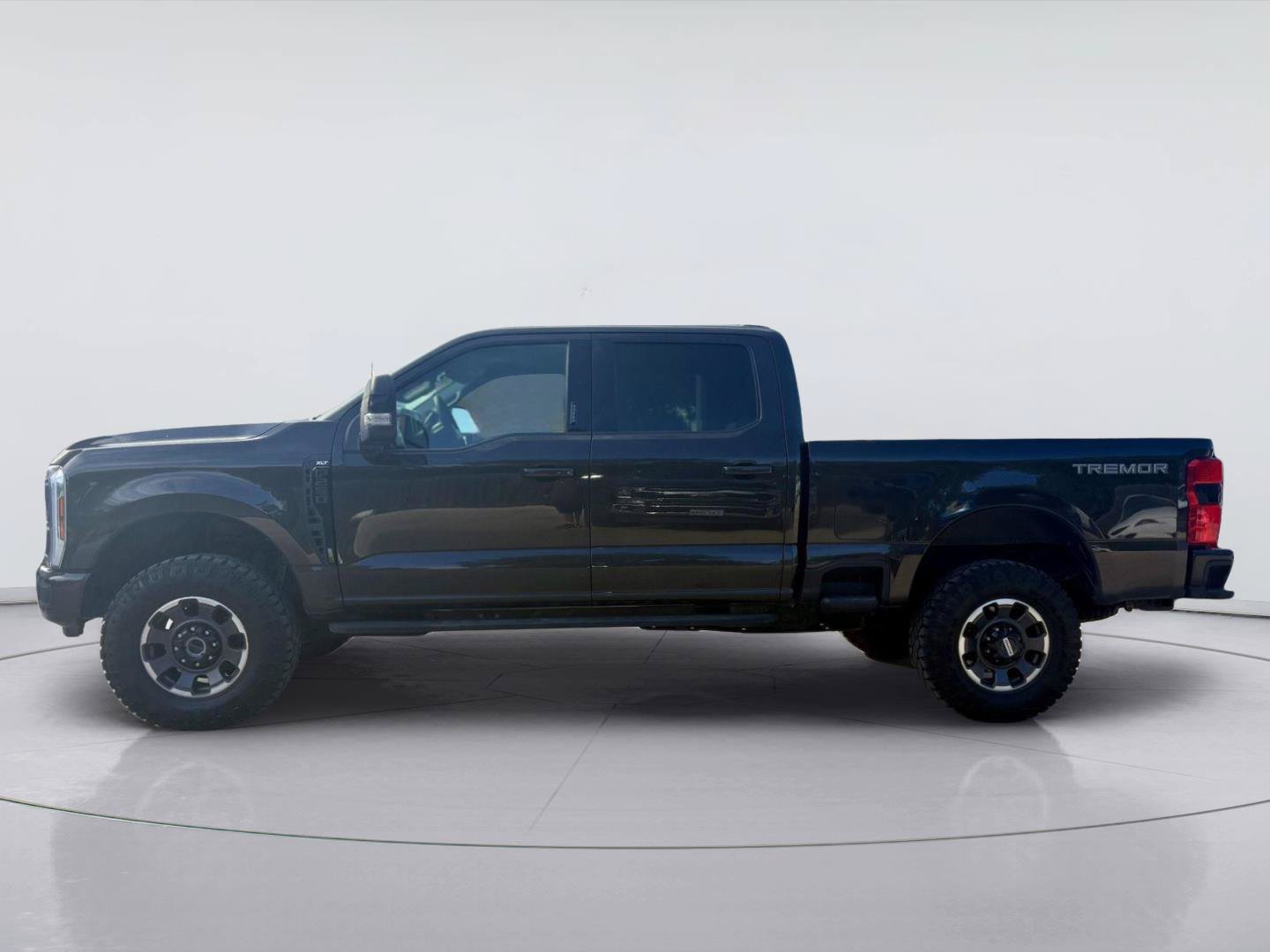 Used 2024 Ford F250 XLT w/ Tremor Off-Road Package AWD/4WD image 4