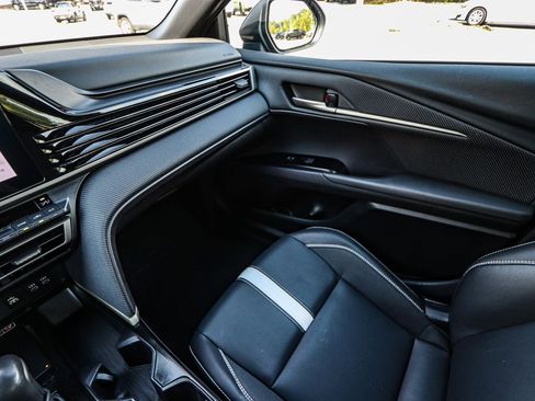 Used 2025 Toyota Camry SE image 35