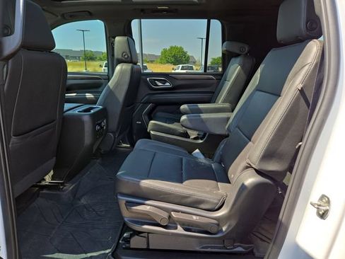 Used 2022 Chevrolet Suburban Z71 w/ Off-Road Capability Package AWD/4WD image 31