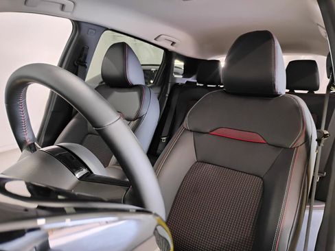 Used 2025 Nissan Kicks SR w/ Illumination Package image 11